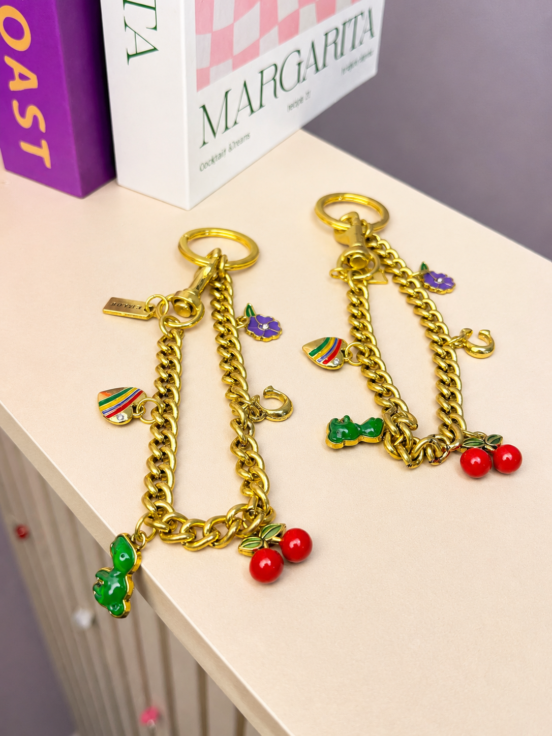 Charm Dijes