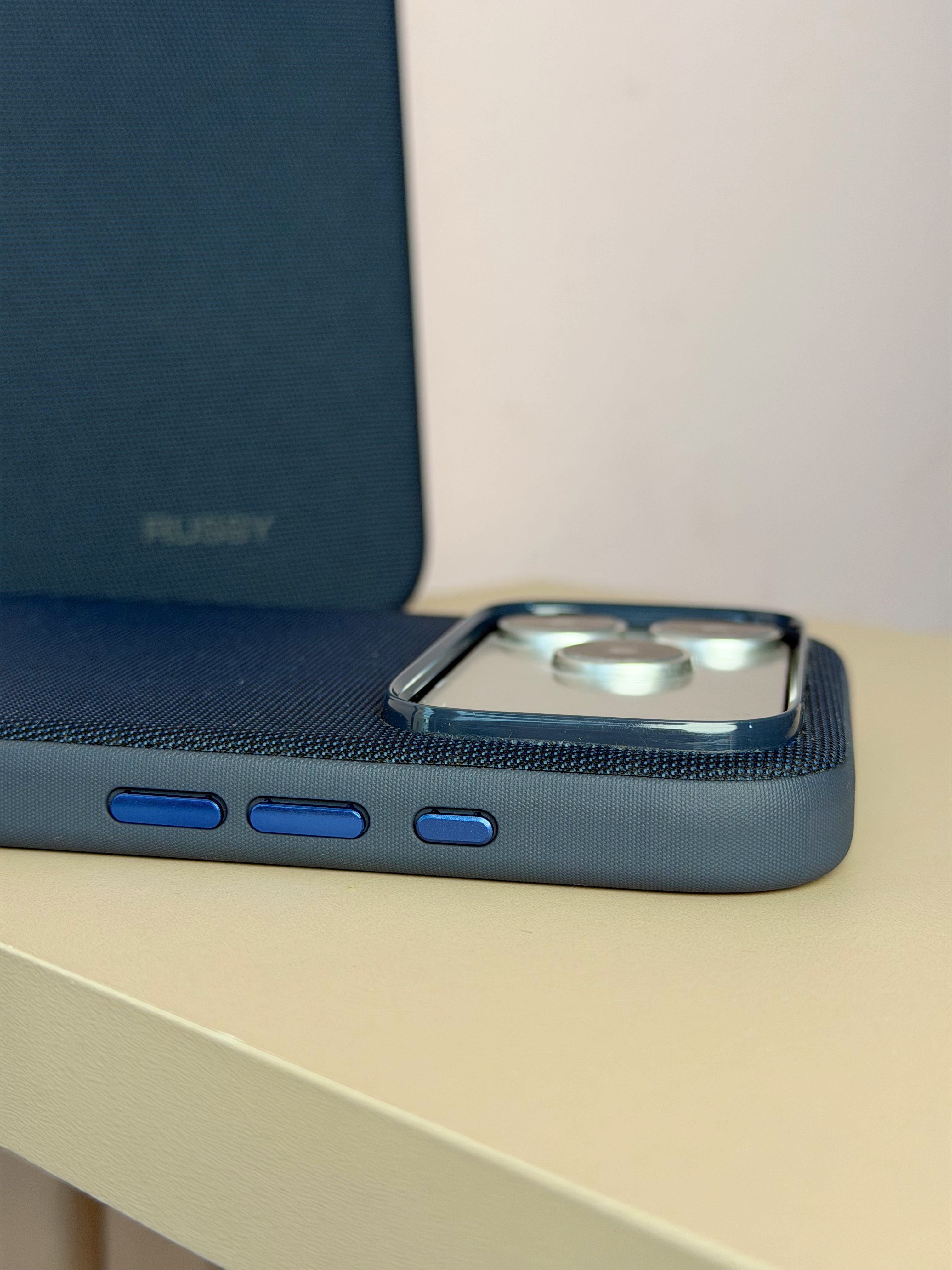FUNDA TECHWOVEN RUSSY